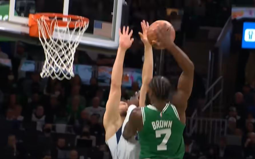 🎞 Jaylen Brown, son clash en chanson avec Nike : « Just Do It » 🤐