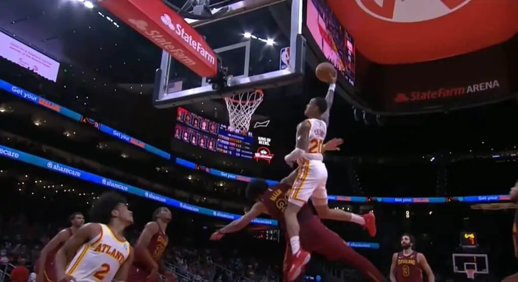 John Collins claque déjà l’un des dunks les plus chauds de l’année !!!!!!