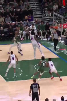 Un système cornes très haut permet à Dame de scorer facilement