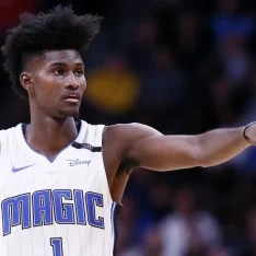 Jonathan Isaac songe à porter les chaussures de Donald Trump lors d’un match NBA