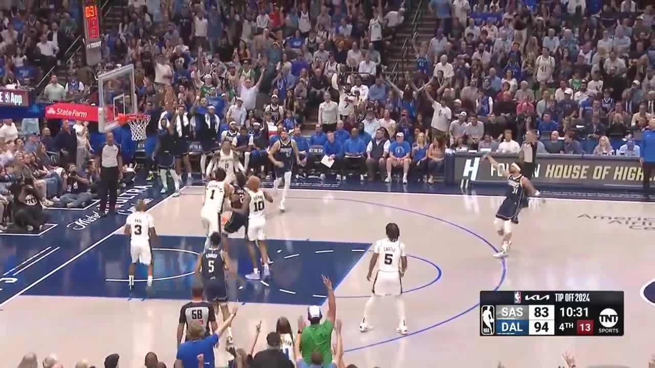🎞 Grosse confiance : Luka Doncic revient en défense avant même que Klay Thompson prenne son shoot 😲